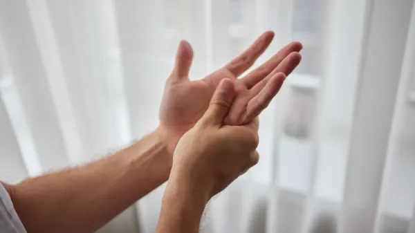 Foto demonstrativa de Formigamento em mãos e pernas